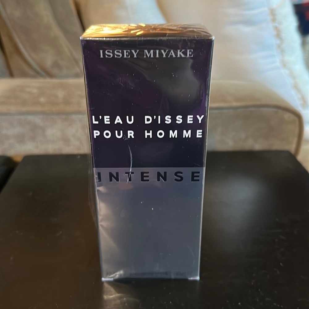 L'eau D'issey Pour Homme Intense For Men Eau De Toilette Spray 2.5-Ounces